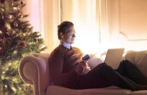 Logie.ai publishes new live stream shopping whitepaper ‘The Art of Live Shopping’ Man Watching Live Stream