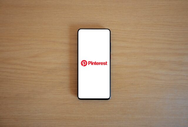Pinterest Adds AI label